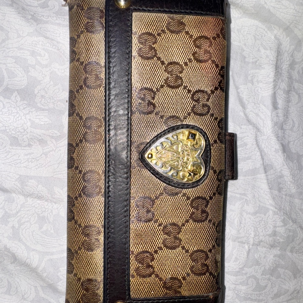 Authentic Gucci wallet Brown with tan. Heart